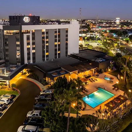 Doubletree By Hilton Carson Hotel